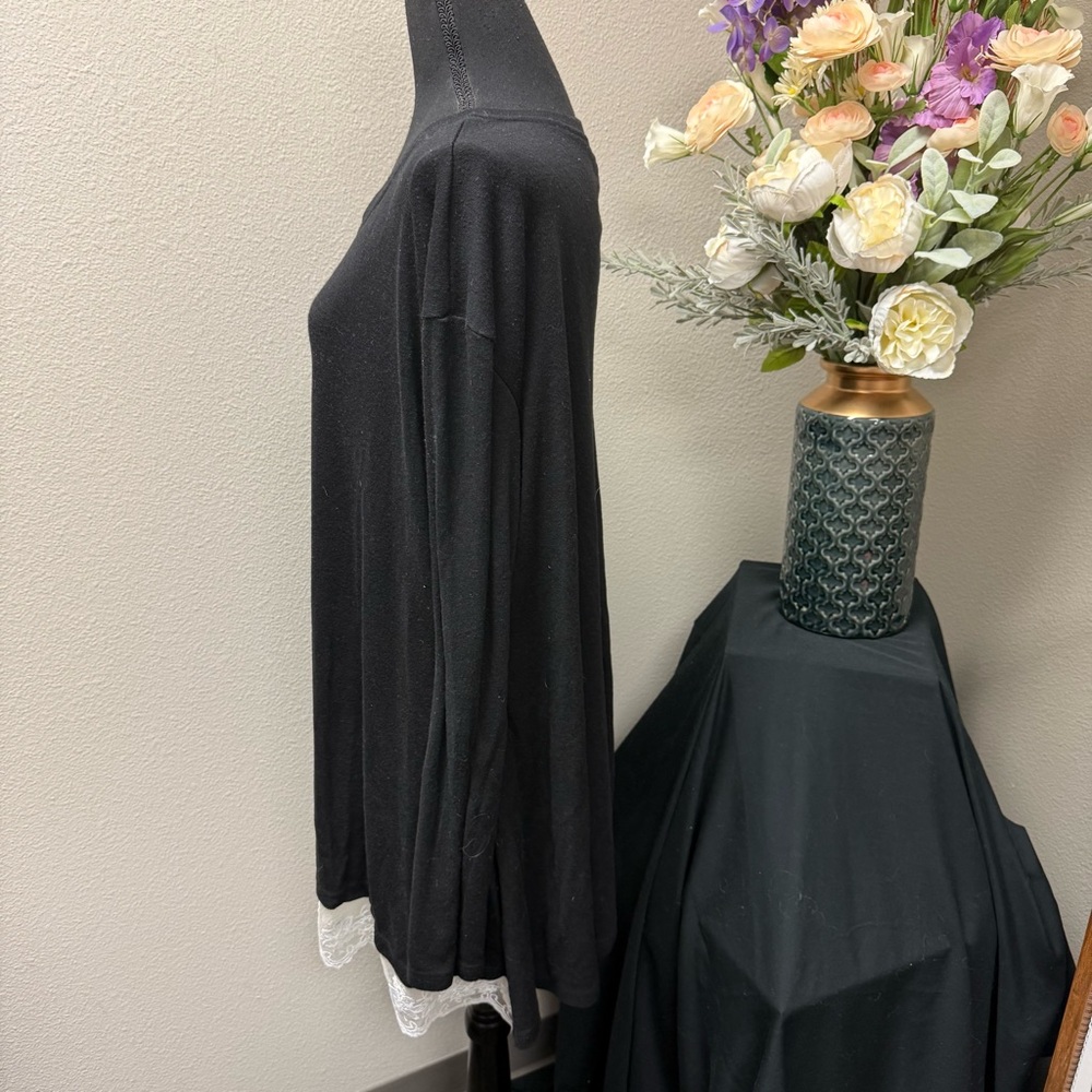 Lydfs Black Long Sleeve Tunic Top with White Lace Hem Trim Women’s 3X - Picture 2 of 9